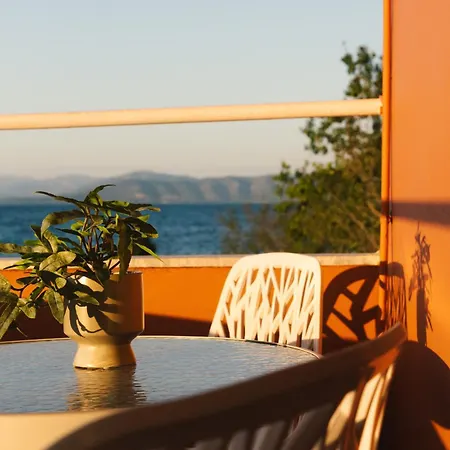 Melador Beachfront Apartament