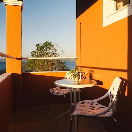 Melador Beachfront Apartment *